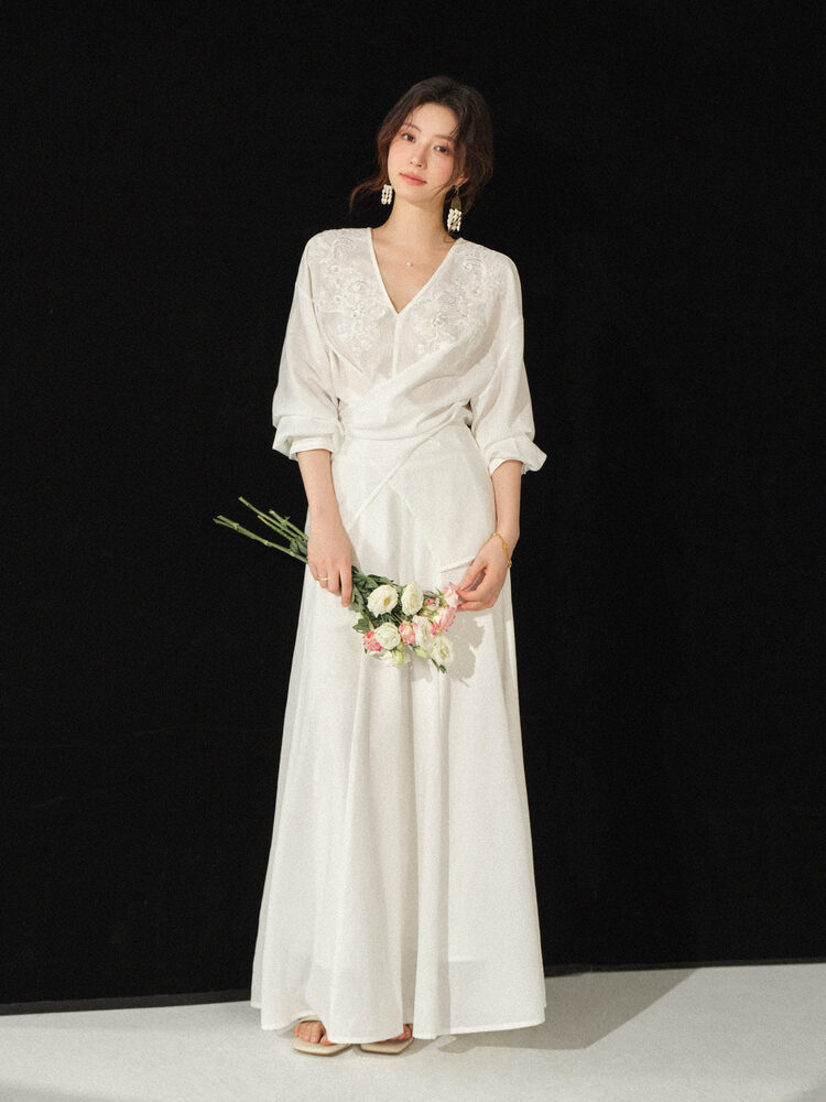 V Neck Embroidered Blouse and  - Palazzo Pant Wide recension och pris