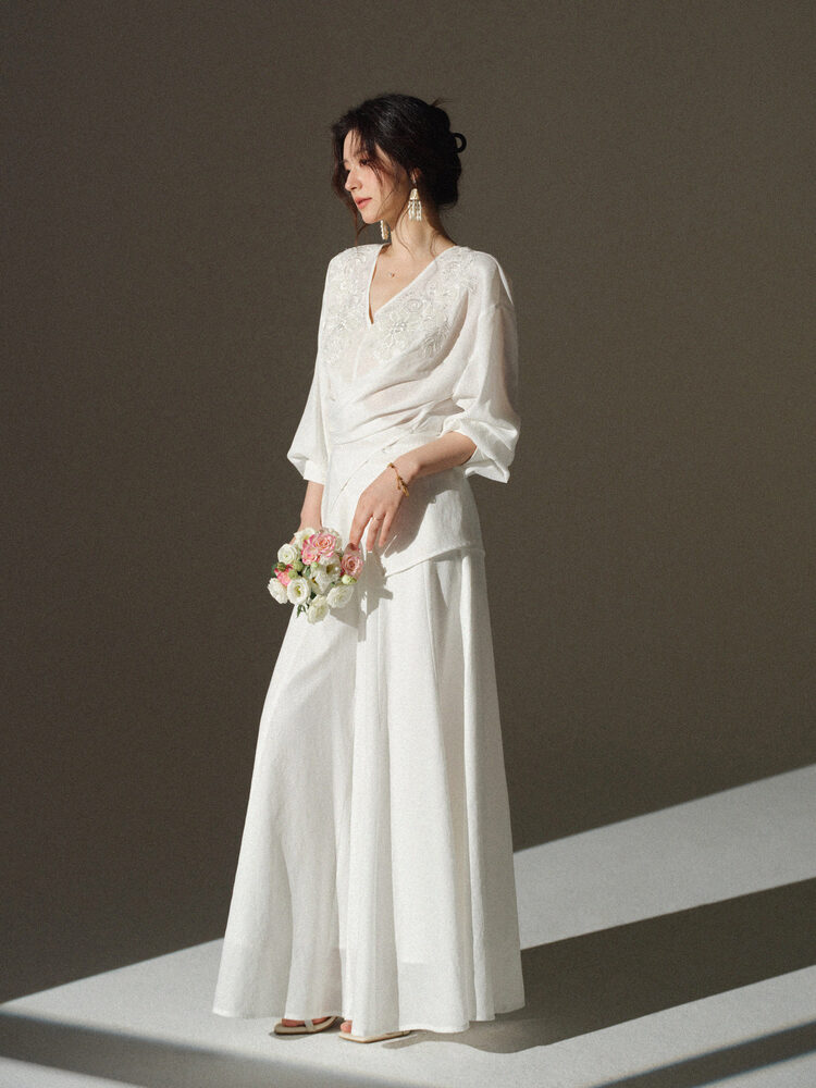 V Neck Embroidered Blouse and  - Palazzo Pant Wide recension och pris