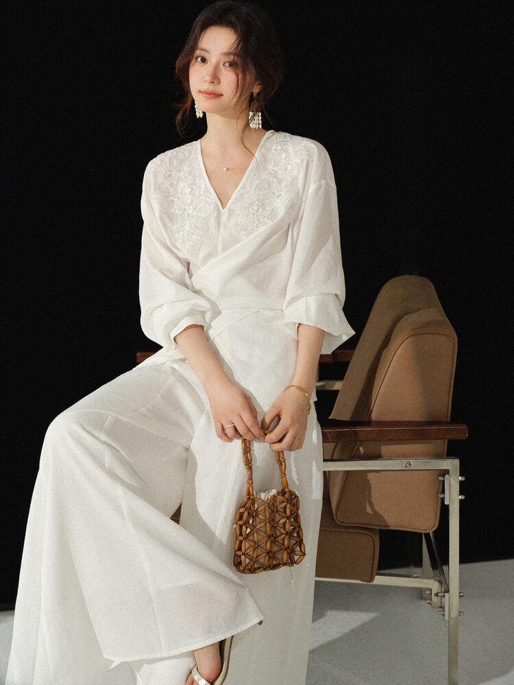 V Neck Embroidered Blouse and  - Palazzo Pant Wide recension och pris